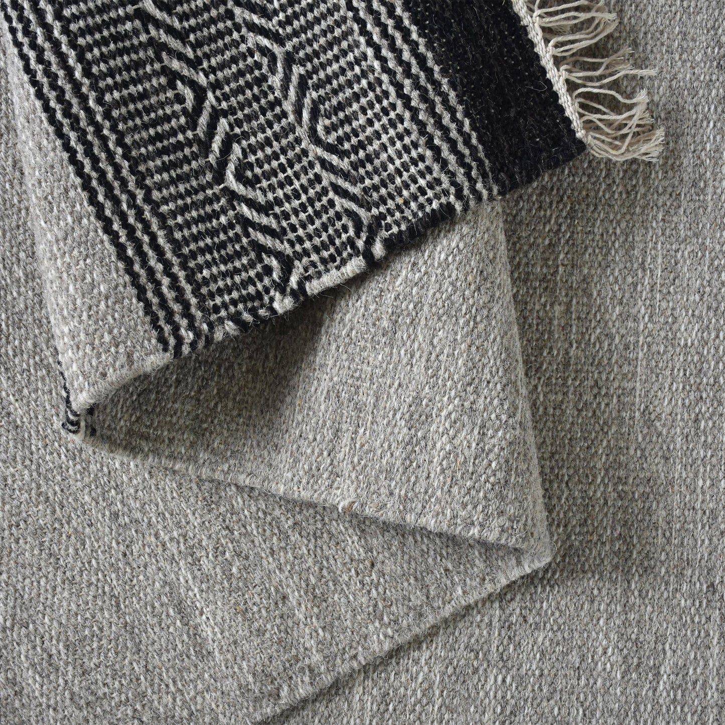 GAJAH RUG - GREY/ CHARCOAL - WOOL