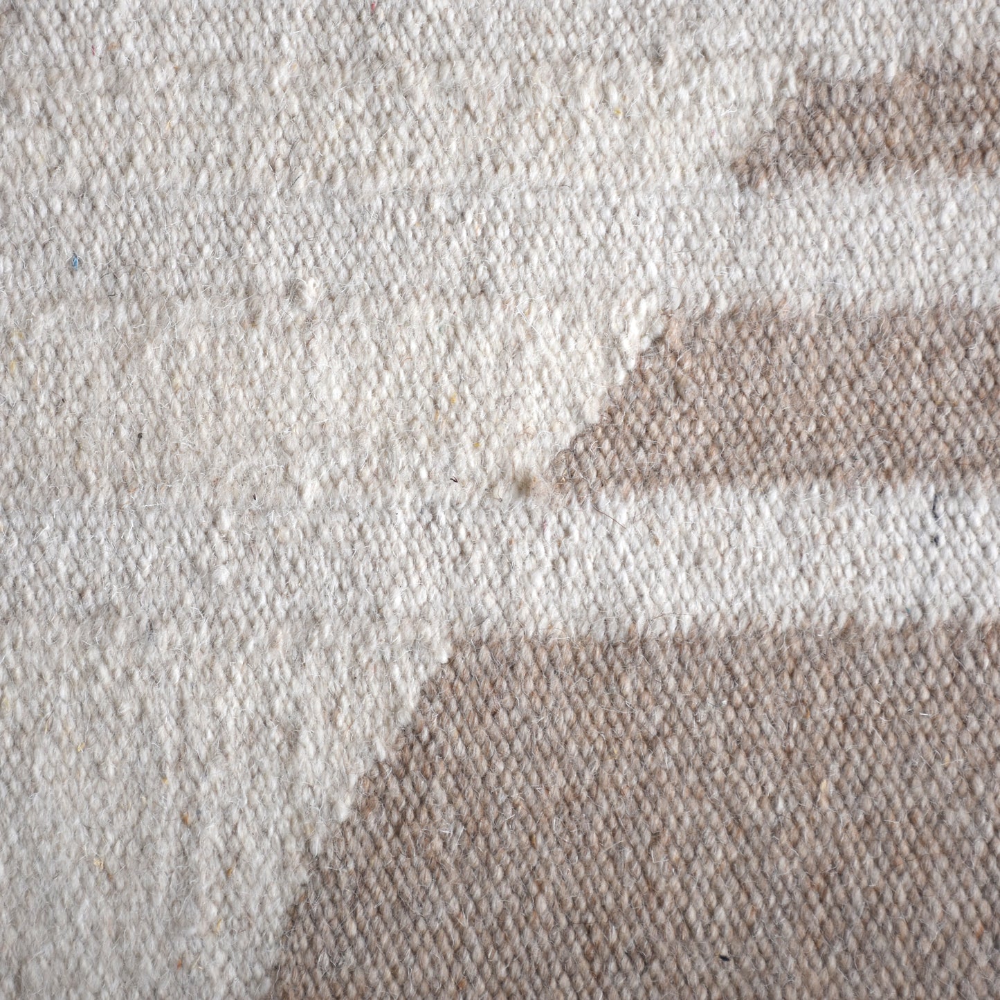 LARRABEE RUG - IVORY/BEIGE - HAND WOVEN - WOOL