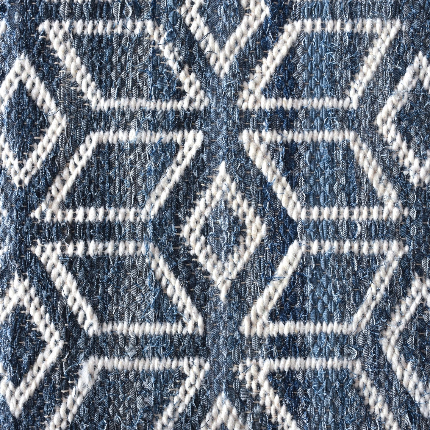 EIXAMPLE RUG - BLUE/IVORY - JACQUARD WOVEN - DENIM/WOOL