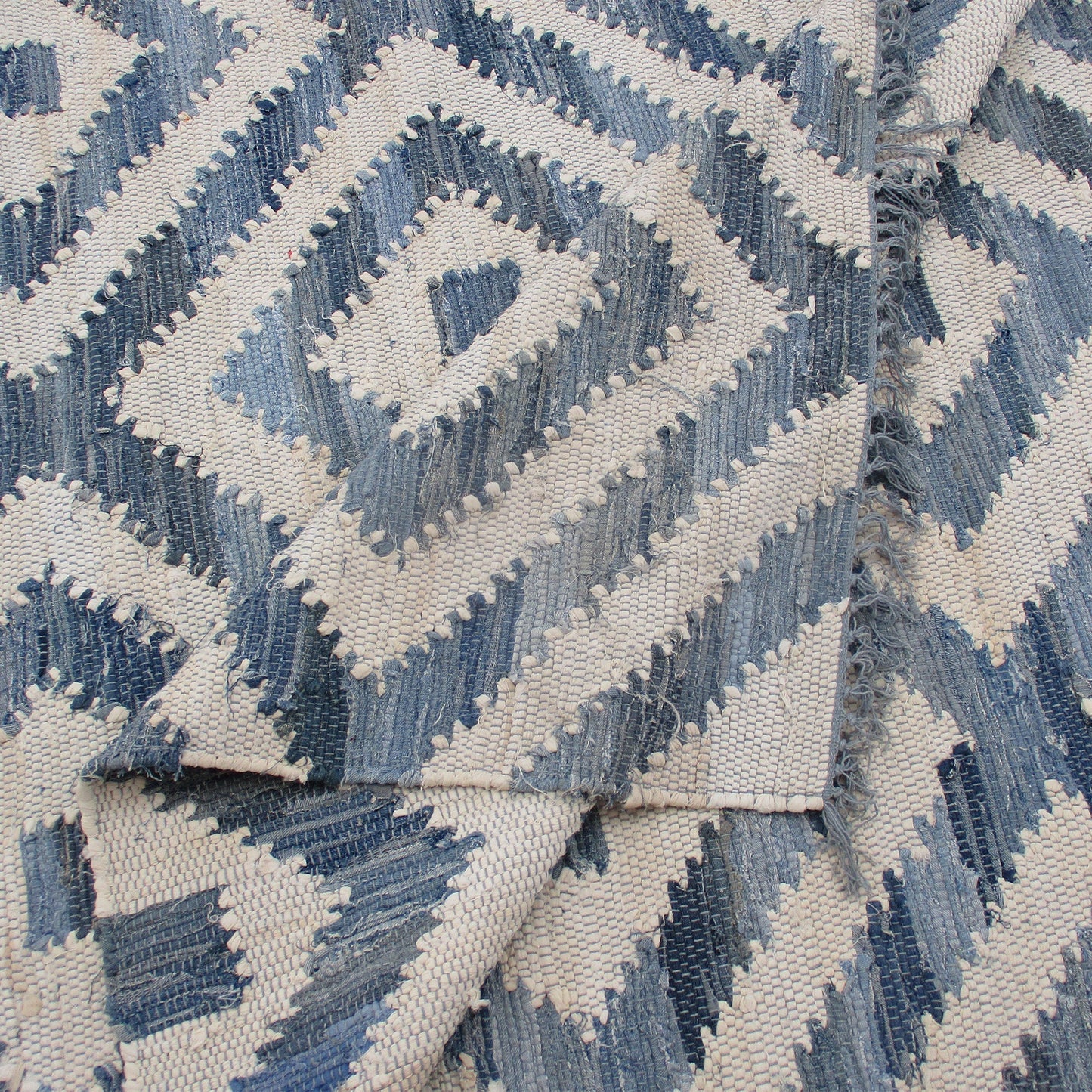 Area Rug, Bedroom Rug, Living Room Rug, Living Area Rug, Indian Rug, Office Carpet, Office Rug, Shop Rug Online, Denim, Recycled Fabric, Blue, Pitloom, Flat Weave, diamond