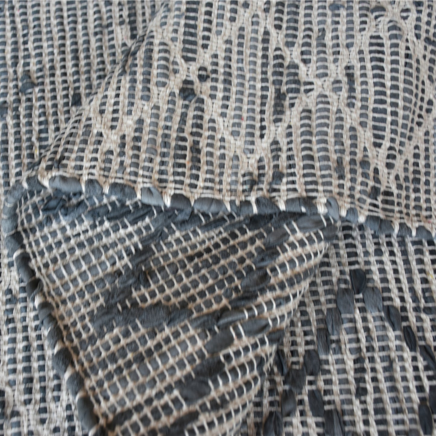Area Rug, Bedroom Rug, Living Room Rug, Living Area Rug, Indian Rug, Office Carpet, Office Rug, Shop Rug Online, Leather, Grey, Pitloom, Flat Weave, diamond