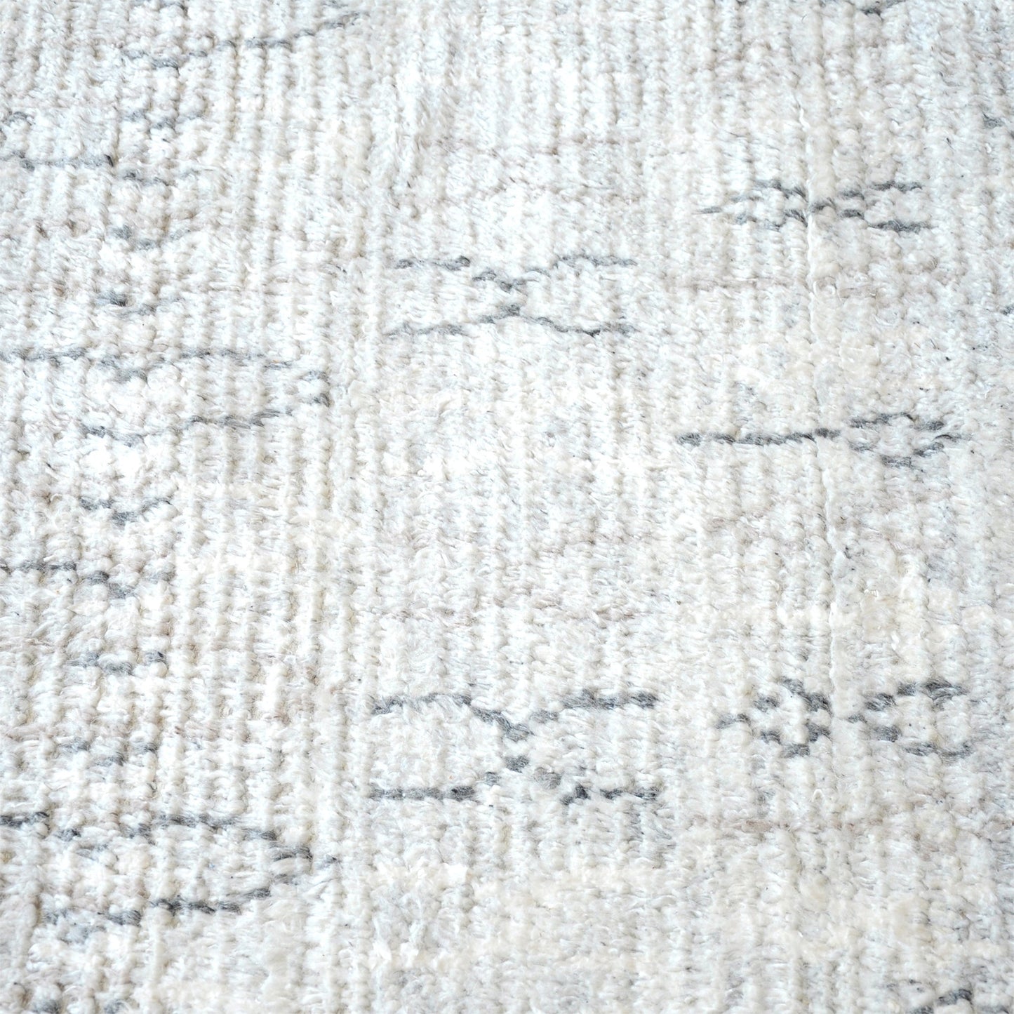 Area Rug, Bedroom Rug, Living Room Rug, Living Area Rug, Indian Rug, Office Carpet, Office Rug, Shop Rug Online, Wool, Viscose, Natural White, Grey, Hand knotted, All Cut, Traditional