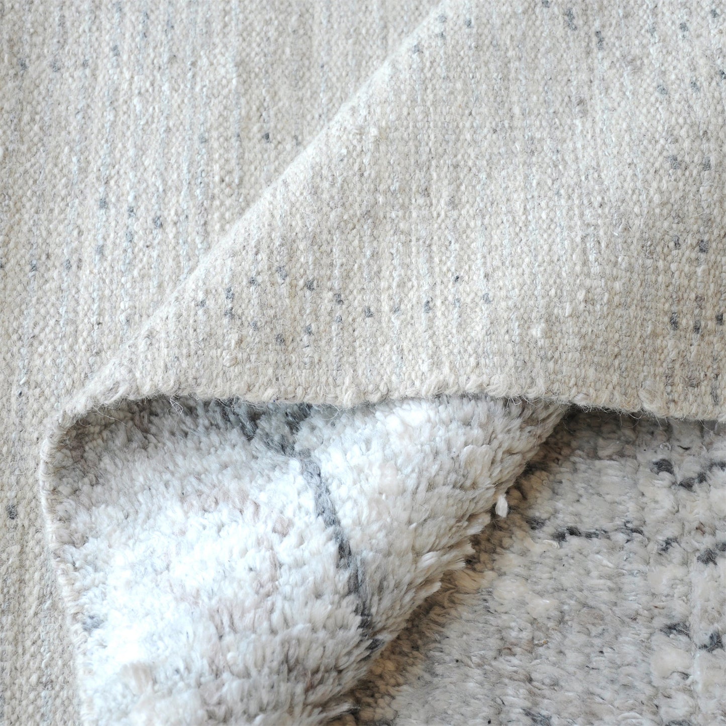 Area Rug, Bedroom Rug, Living Room Rug, Living Area Rug, Indian Rug, Office Carpet, Office Rug, Shop Rug Online, Wool, Viscose, Natural White, Grey, Hand knotted, All Cut, Traditional