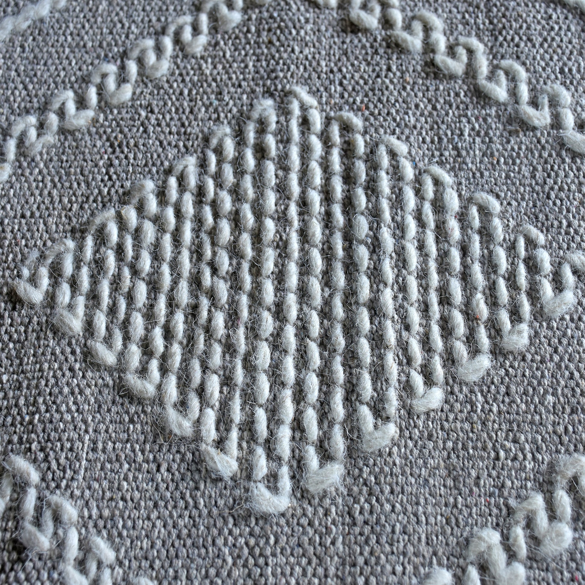 Area Rug, Bedroom Rug, Living Room Rug, Living Area Rug, Indian Rug, Office Carpet, Office Rug, Shop Rug Online, Wool, Cotton, Grey, Natural White, Pitloom, Flat Weave, Geometrical