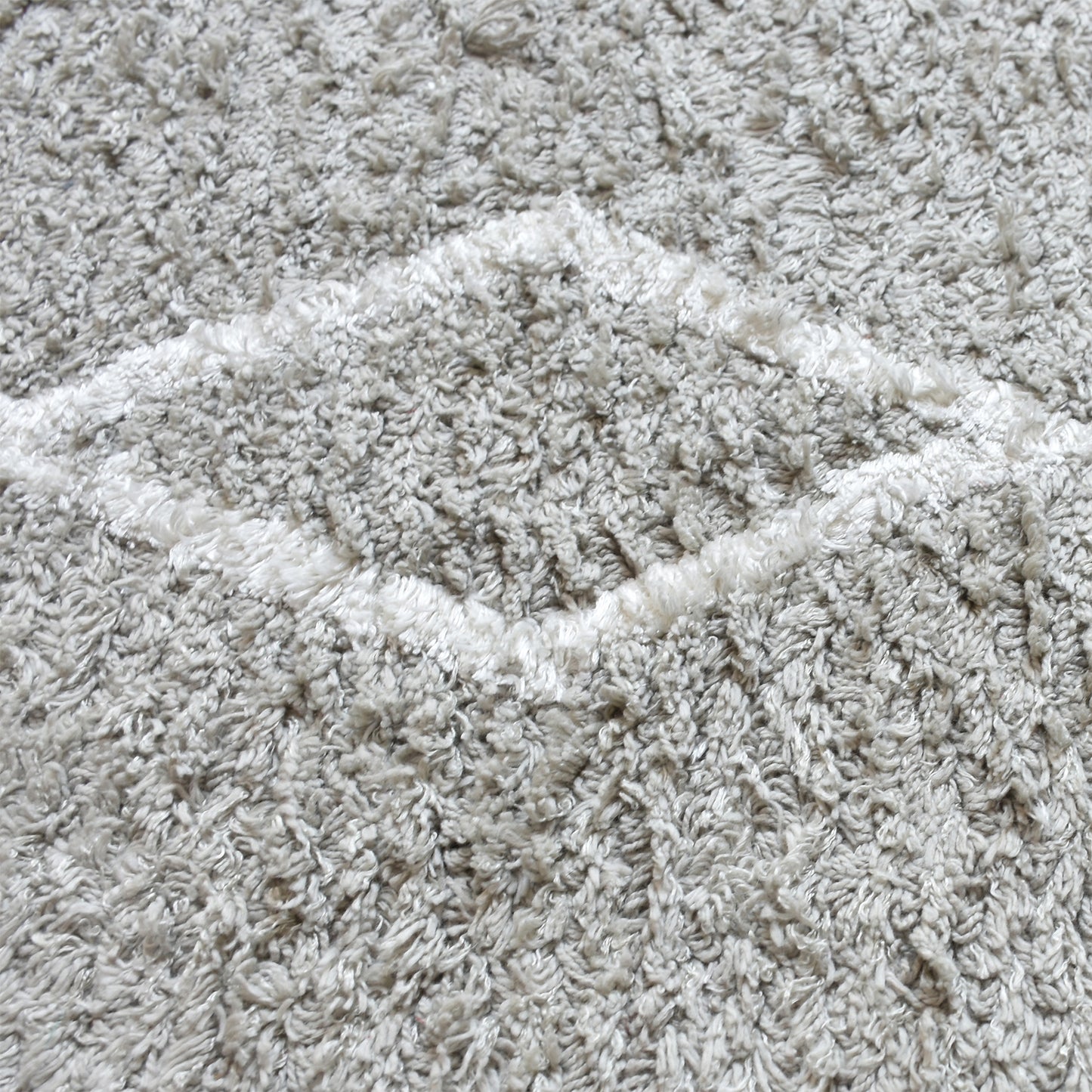 Area Rug, Bedroom Rug, Living Room Rug, Living Area Rug, Indian Rug, Office Carpet, Office Rug, Shop Rug Online, Cotton, Viscose, Silver, Natural White, Bm Fn, Cut And Loop, geometric