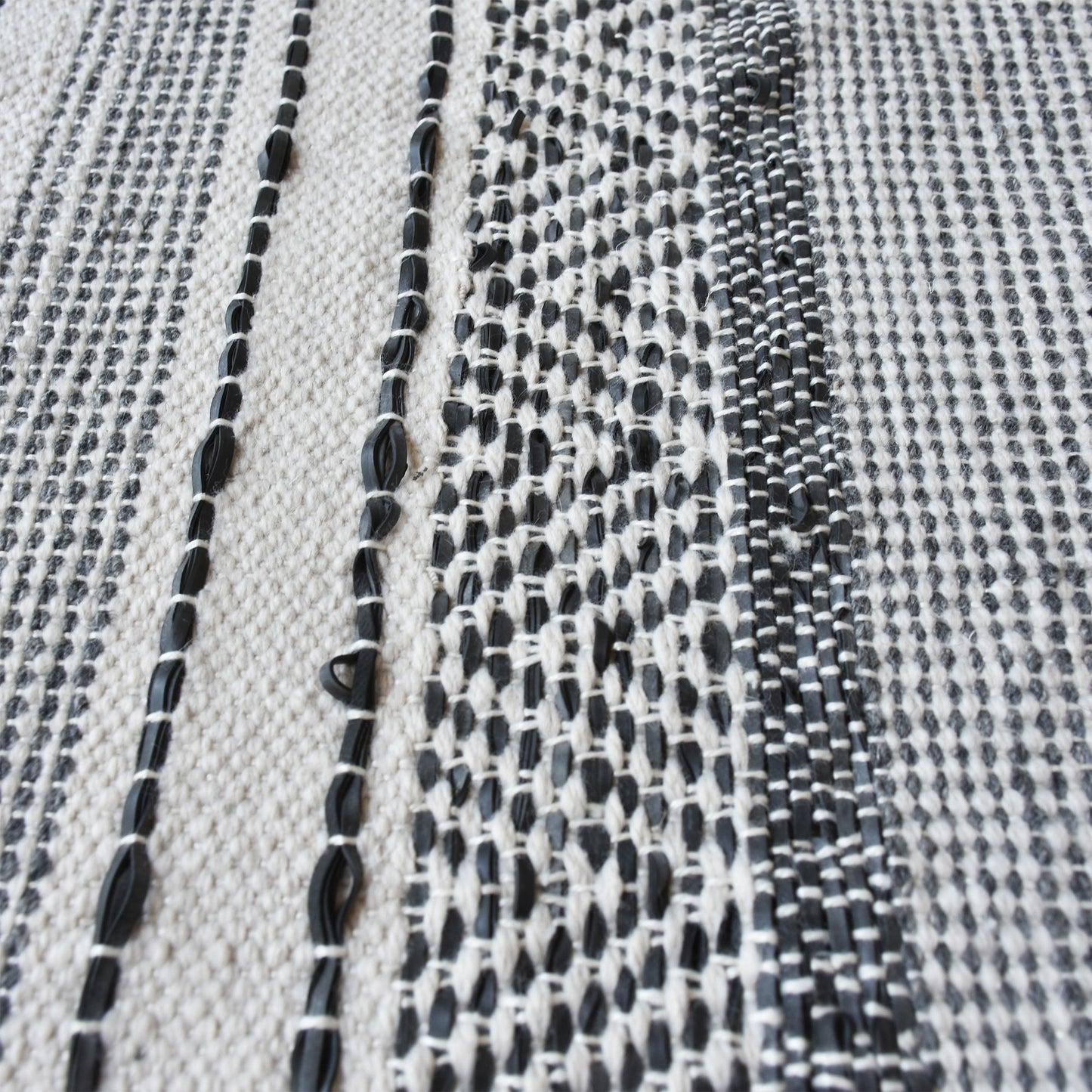 Area Rug, Bedroom Rug, Living Room Rug, Living Area Rug, Indian Rug, Office Carpet, Office Rug, Shop Rug Online, Pet, Bicycle Tube, Natural White , Grey , Charcoal, Pitloom, Flat Weave, intricate