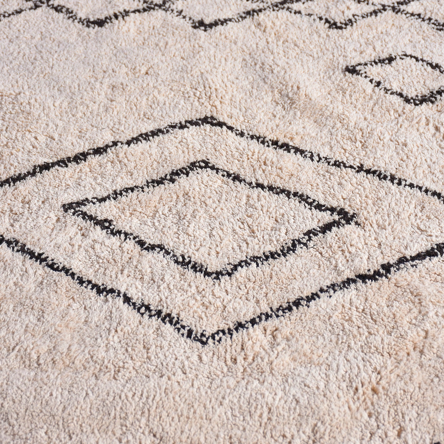 Area Rug, Bedroom Rug, Living Room Rug, Living Area Rug, Indian Rug, Office Carpet, Office Rug, Shop Rug Online, Cotton, Natural White, Brown, Bm Sn, All Cut, Diamond