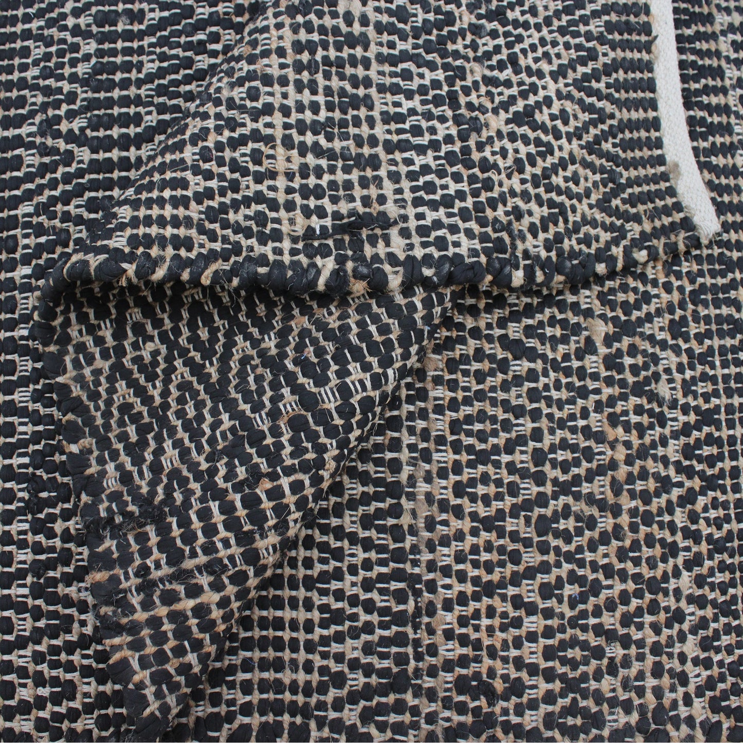 Area Rug, Bedroom Rug, Living Room Rug, Living Area Rug, Indian Rug, Office Carpet, Office Rug, Shop Rug Online, Jute, Recycled Fabric, Charcoal, Pitloom, Flat Weave, tribal