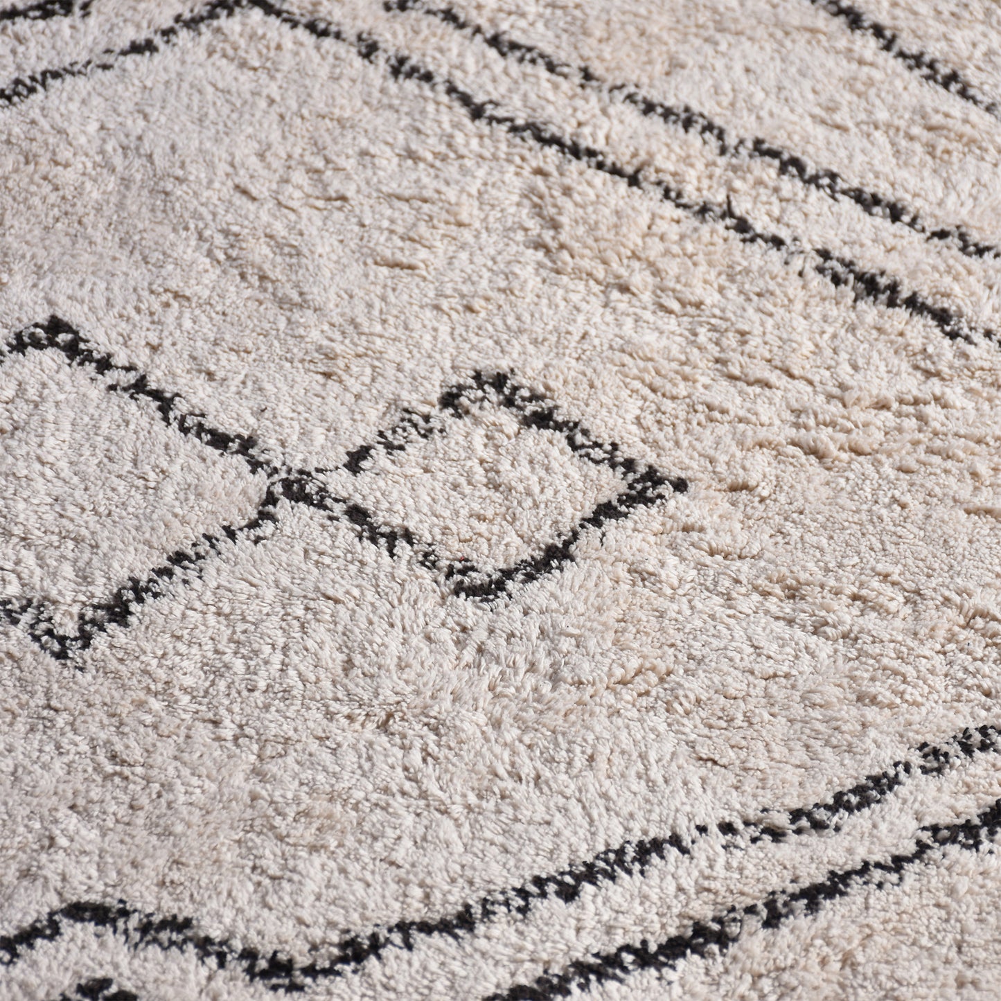 Area Rug, Bedroom Rug, Living Room Rug, Living Area Rug, Indian Rug, Office Carpet, Office Rug, Shop Rug Online, Cotton, Natural White, Charcoal, Bm Fn, All Cut, trible