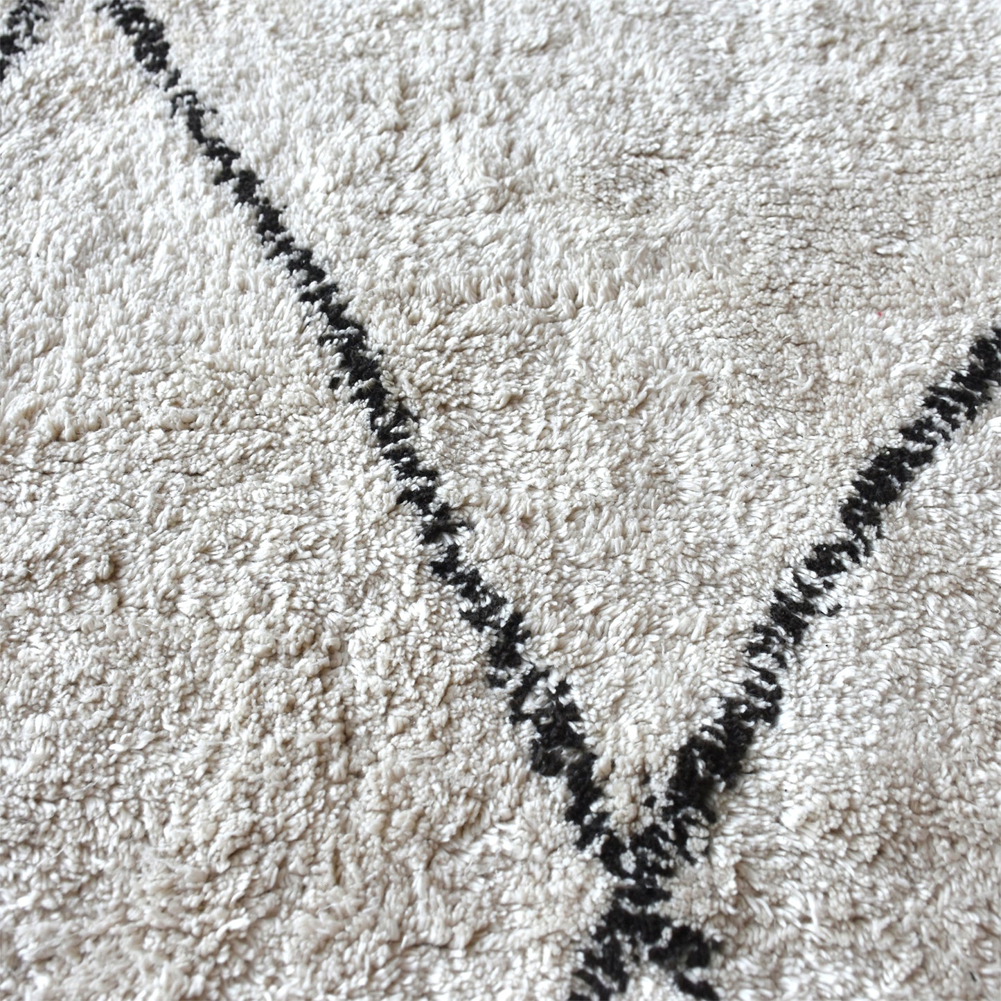 Area Rug, Bedroom Rug, Living Room Rug, Living Area Rug, Indian Rug, Office Carpet, Office Rug, Shop Rug Online, Cotton, Natural White, Charcoal, Bm Fn, All Cut, Geometrical