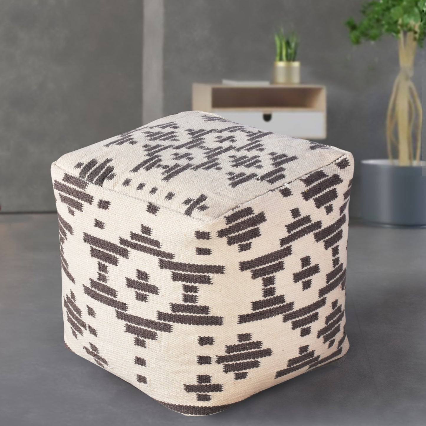 CASTRES POUF - NZ WOOL