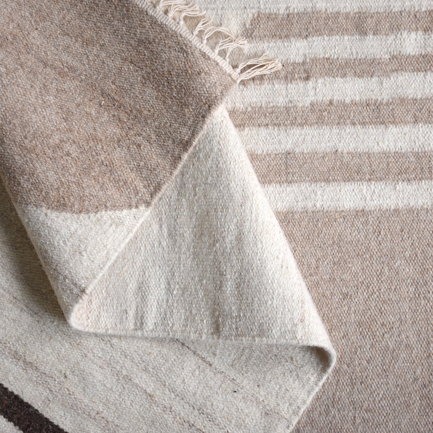 LARRABEE RUG - IVORY/BEIGE - HAND WOVEN - WOOL