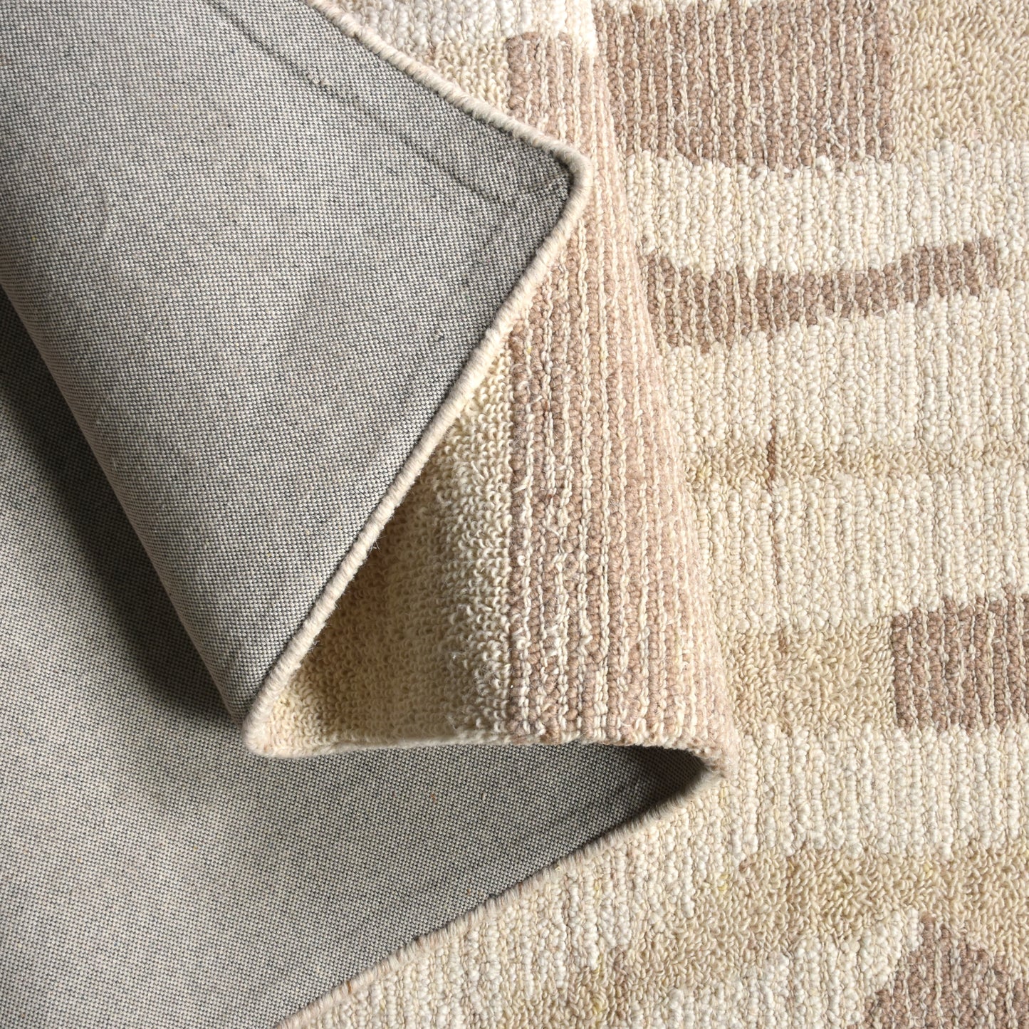 MLAVA RUG - IVORY/ BEIGE - WOOL - HAND WOVEN, OVER TUFTED