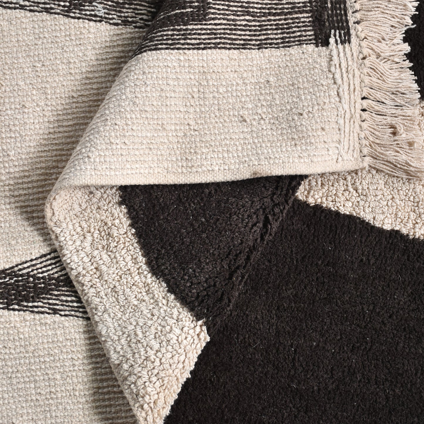 SARATA RUG - IVORY/CHARCOAL - COTTON - TABLE TUFTED