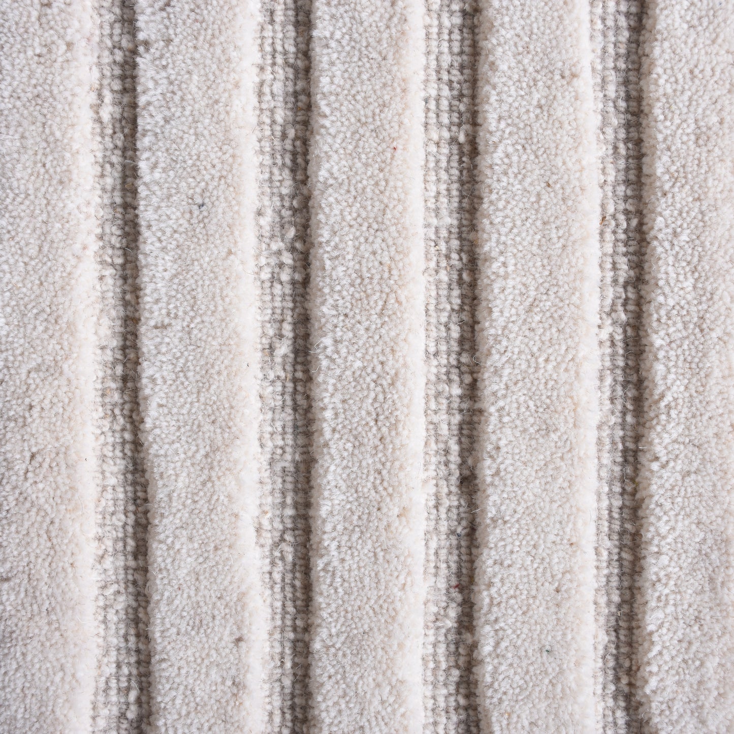 TAGUAI-II RUG - IVORY - HAND WOVEN, OVER TUFTED - WOOL