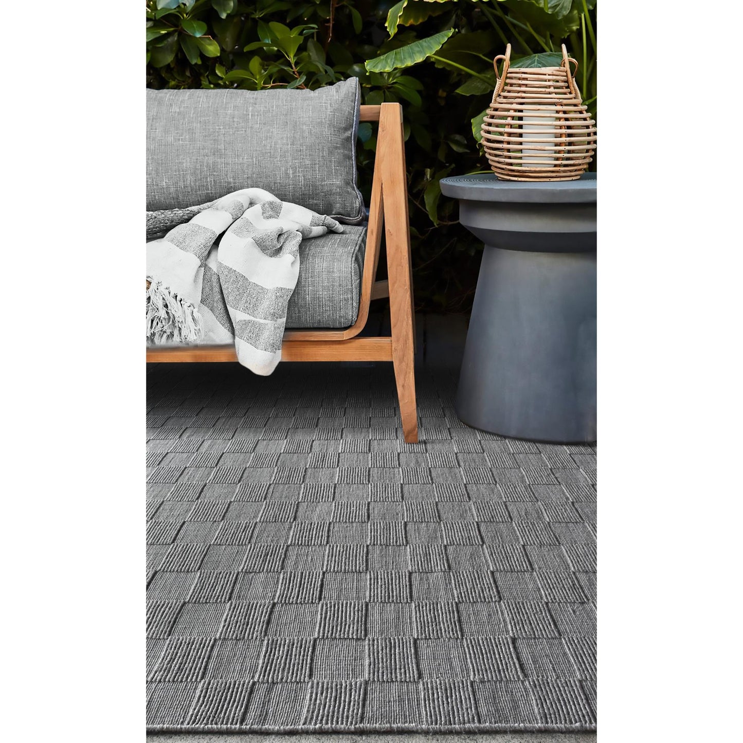 SAMPAN RUG - GREY - HAND WOVEN - PET