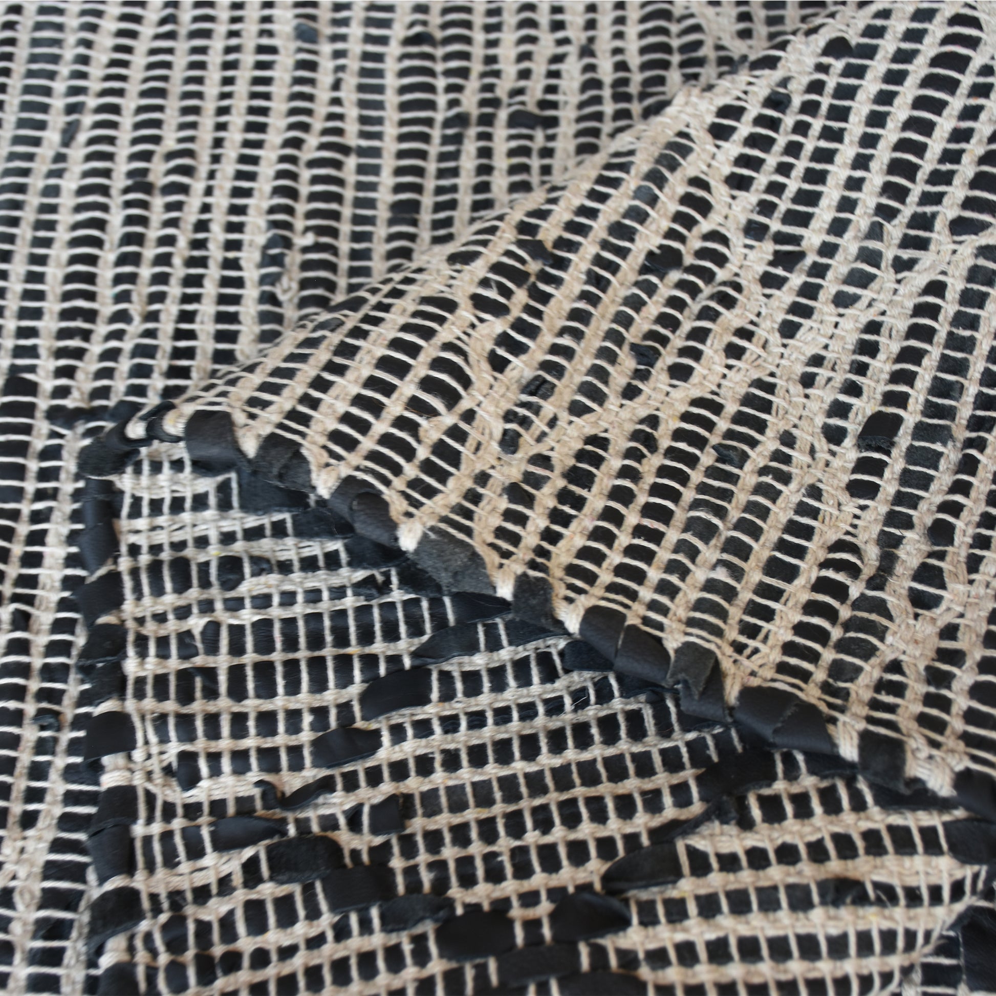Area Rug, Bedroom Rug, Living Room Rug, Living Area Rug, Indian Rug, Office Carpet, Office Rug, Shop Rug Online, Leather, Charcoal, Pitloom, Flat Weave, diamond 