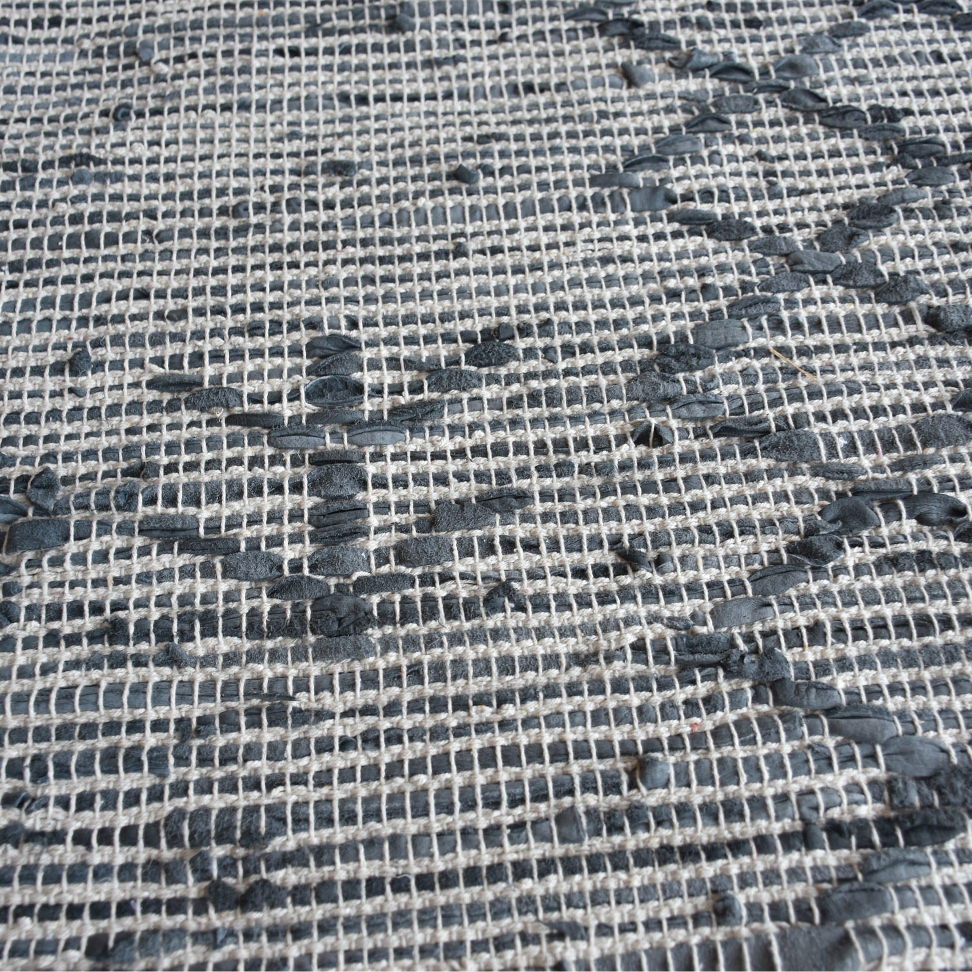Area Rug, Bedroom Rug, Living Room Rug, Living Area Rug, Indian Rug, Office Carpet, Office Rug, Shop Rug Online, Leather, Grey, Pitloom, Flat Weave, diamond 