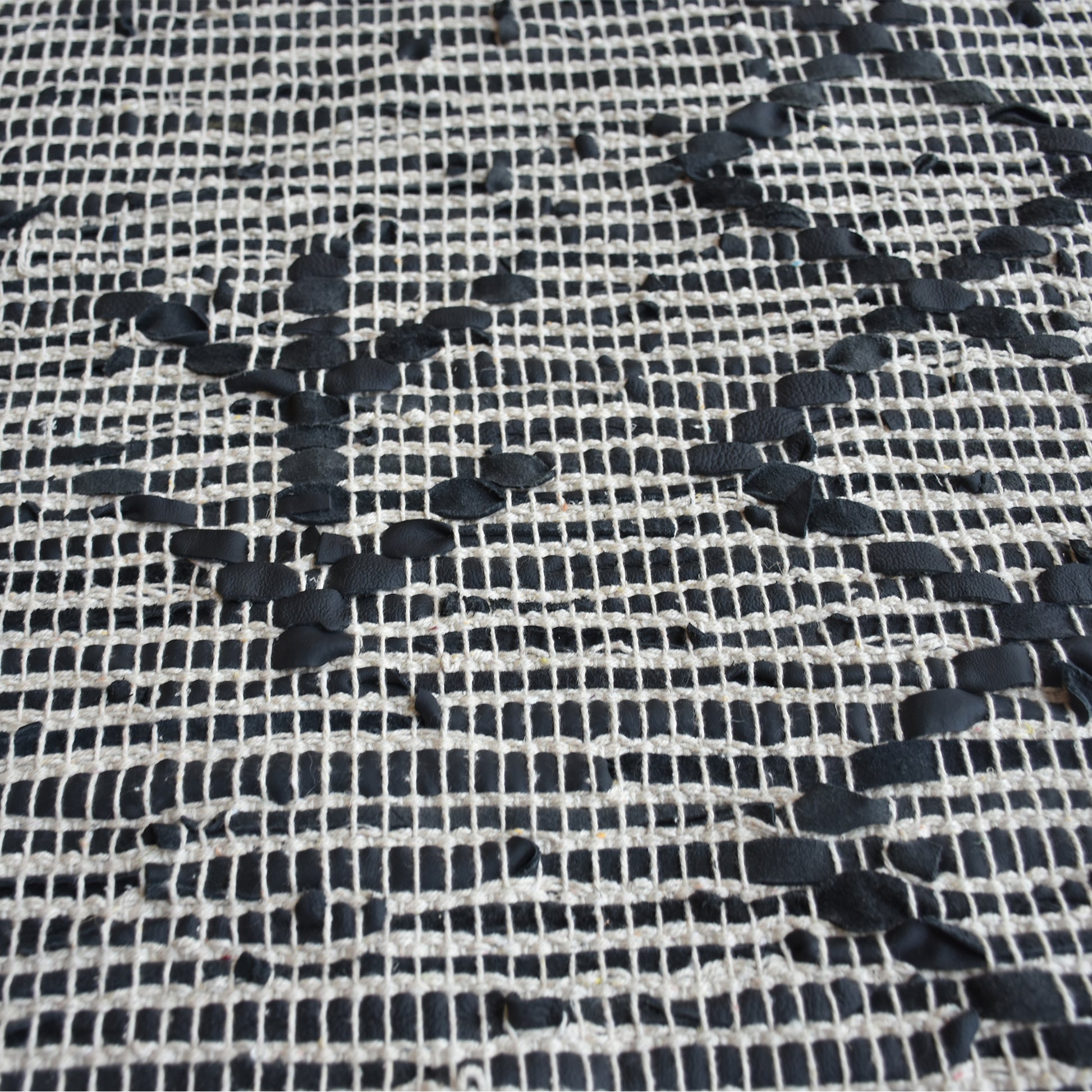 Area Rug, Bedroom Rug, Living Room Rug, Living Area Rug, Indian Rug, Office Carpet, Office Rug, Shop Rug Online, Leather, Charcoal, Pitloom, Flat Weave, diamond 