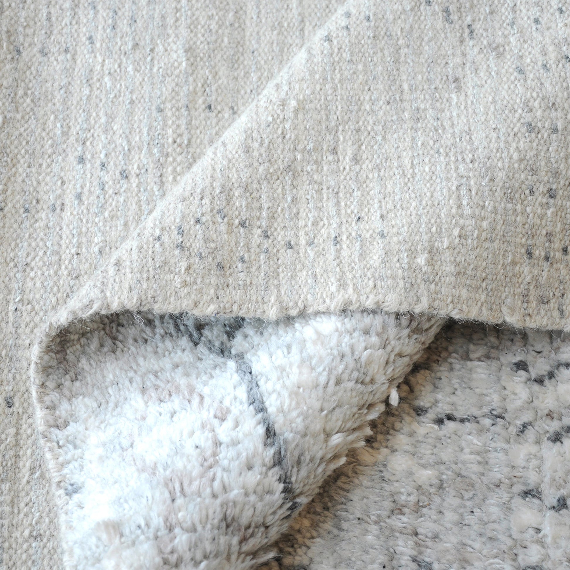 Area Rug, Bedroom Rug, Living Room Rug, Living Area Rug, Indian Rug, Office Carpet, Office Rug, Shop Rug Online, Wool, Viscose, Natural White, Grey, Hand knotted, All Cut, Traditional