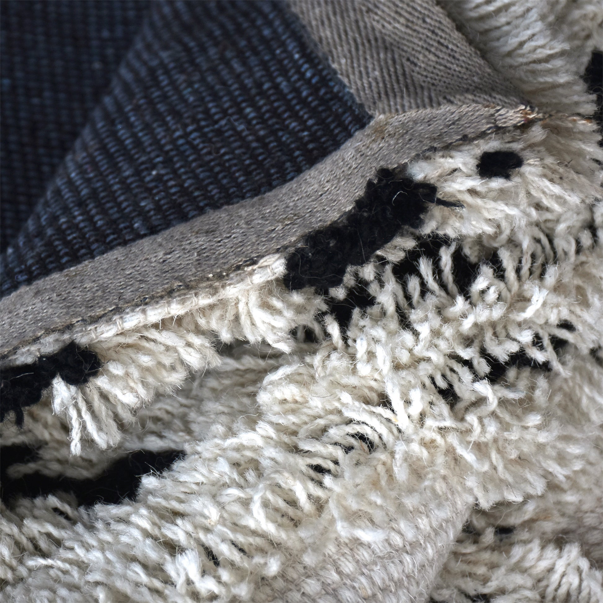 Area Rug, Bedroom Rug, Living Room Rug, Living Area Rug, Indian Rug, Office Carpet, Office Rug, Shop Rug Online, Wool, Natural White, Charcoal, Diamond