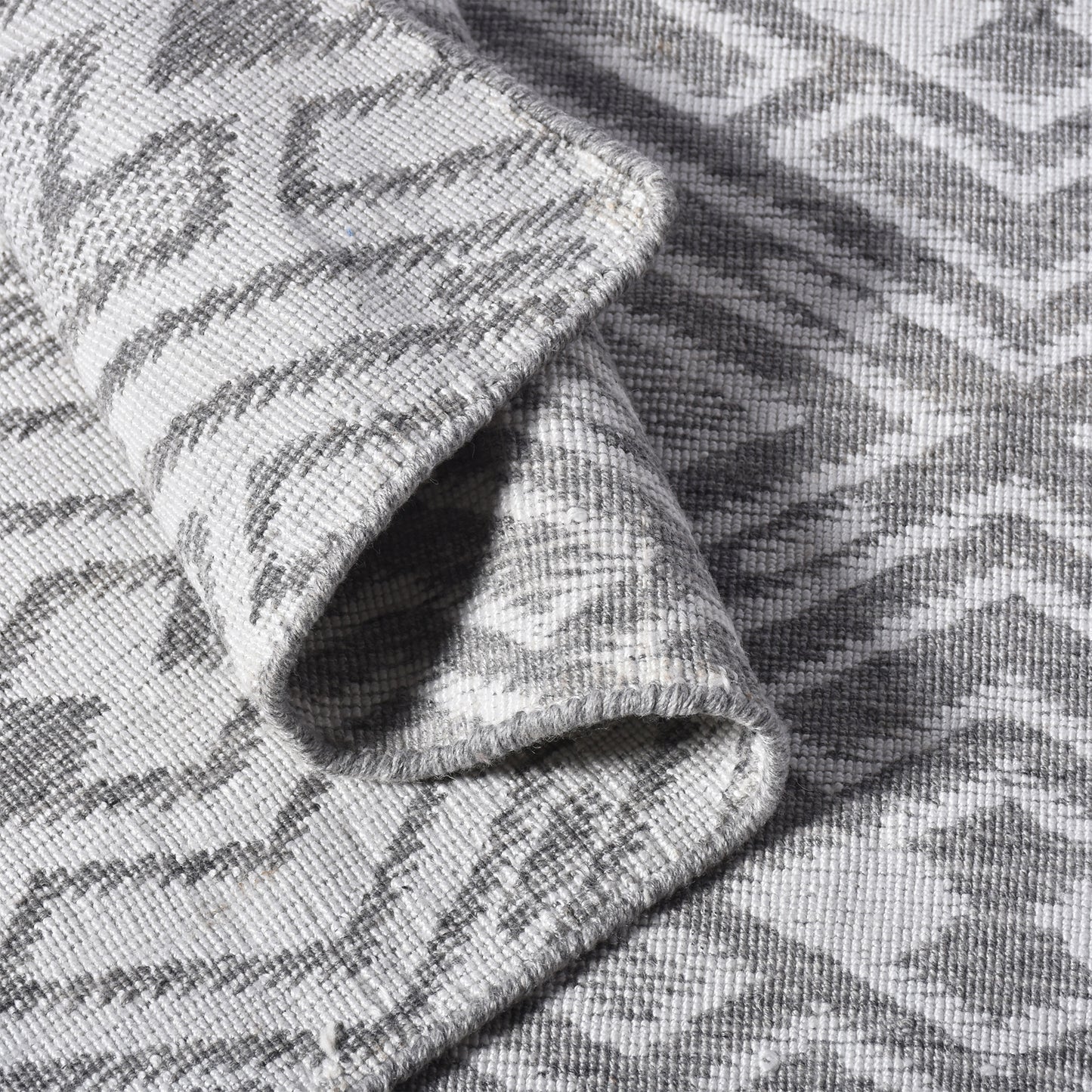 Area Rug, Bedroom Rug, Living Room Rug, Living Area Rug, Indian Rug, Office Carpet, Office Rug, Shop Rug Online, Pet, Natural White, Grey, Hand woven, Flat Weave, Classic