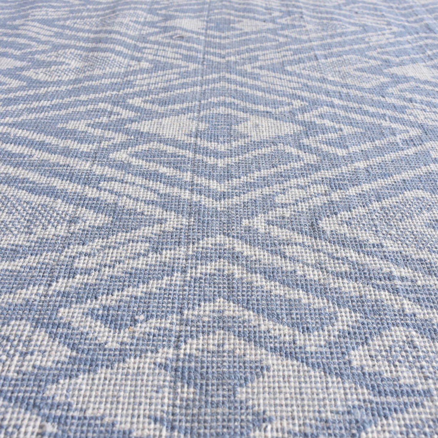 Area Rug, Bedroom Rug, Living Room Rug, Living Area Rug, Indian Rug, Office Carpet, Office Rug, Shop Rug Online, Wool, Natural White, Blue, Jaquard Durry, Flat Weave, Modern