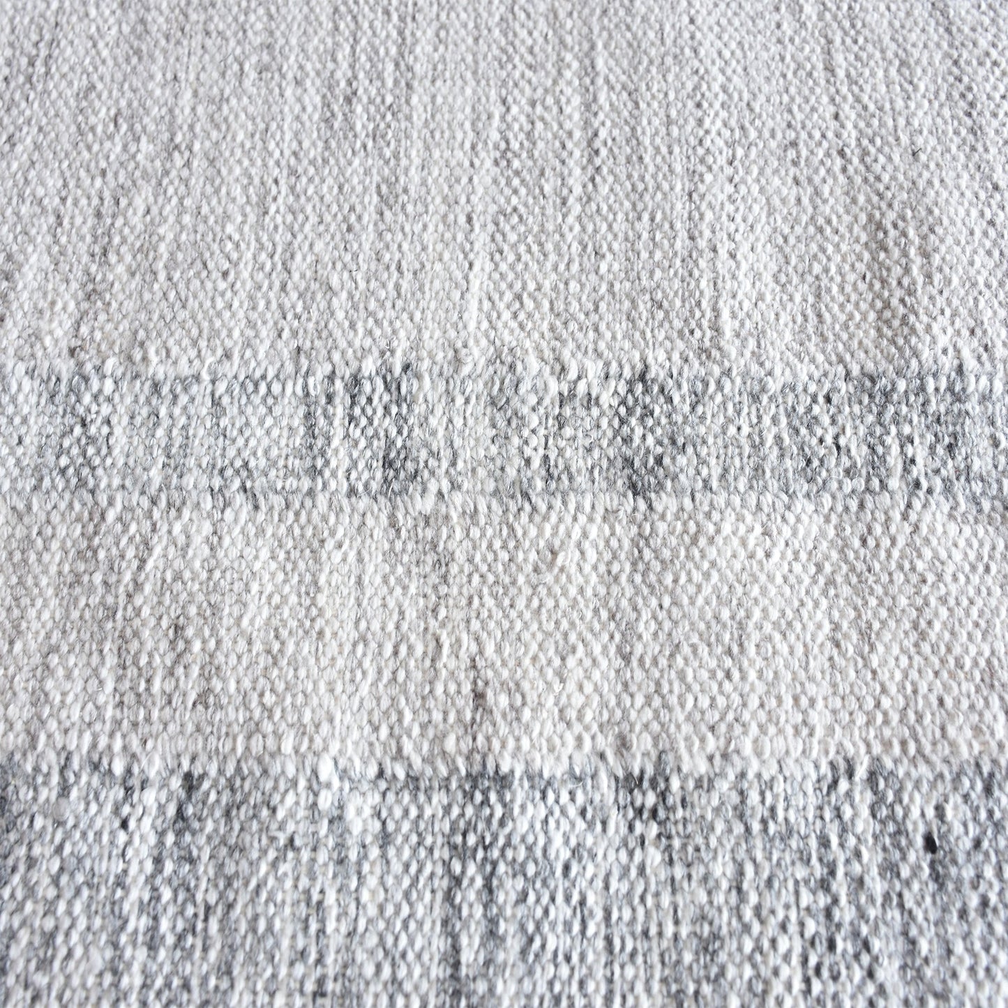 Area Rug, Bedroom Rug, Living Room Rug, Living Area Rug, Indian Rug, Office Carpet, Office Rug, Shop Rug Online, Pet, Grey, Classical